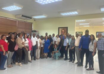 Profesorado UASD Recinto Barahona recibe con candidatos
