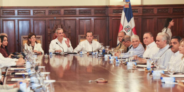 Gobierno realiza Consejo de Ministros extendido