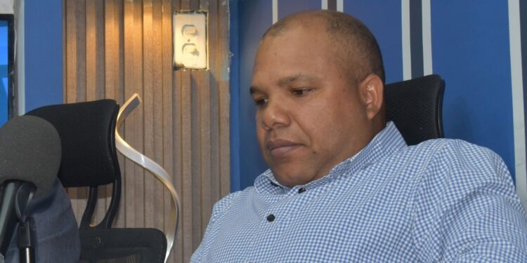 Periodista califica «ilegales» operativos migratorios