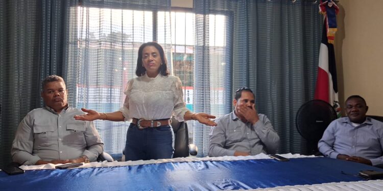 Alcaldesa Danilsa Cuevas anuncia obras en Polo