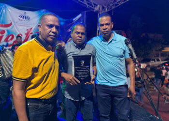 Junta Distrital Las Clavellinas rinde homenaje póstumo a Dotel