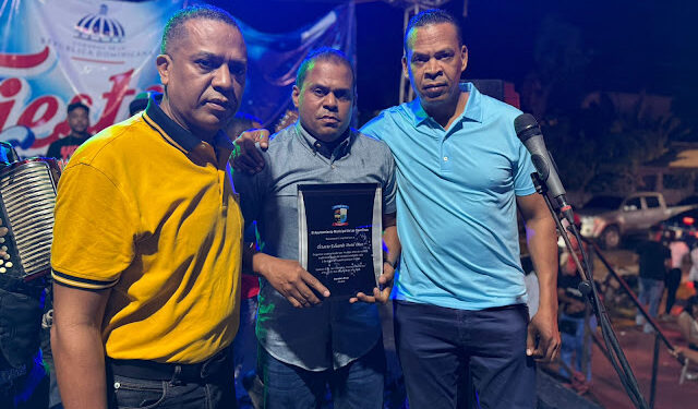 Junta Distrital Las Clavellinas rinde homenaje póstumo a Dotel