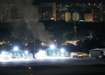 Reportan explosiones en Caracas; Petro alerta ONU y OEA