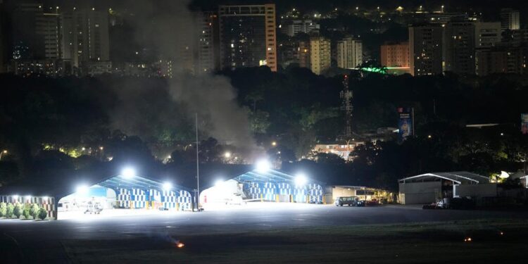 Reportan explosiones en Caracas; Petro alerta ONU y OEA