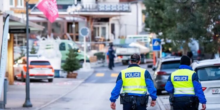 Más de 30 muertos y 115 heridos tras un incendio en un bar en un centro turístico de esquí en Suiza