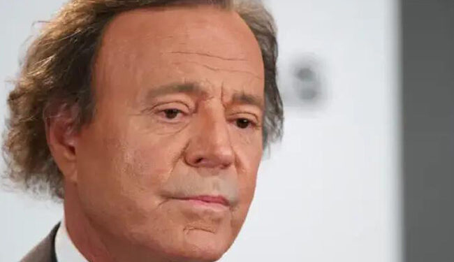 Julio Iglesias niega abusos sexuales a dos extrabajadoras