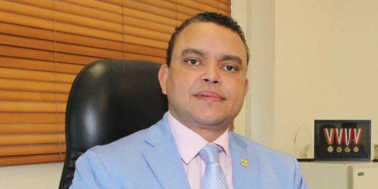 Es Julio César Landrón de la Rosa, médico cirujano-ortopedista, es el nuevo director del SNS