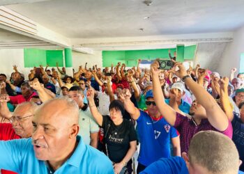 Fuerza del Pueblo juramenta exdirigentes PRM y PLD en Enriquillo