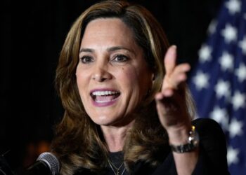 María Elvira Salazar pide justicia para Diosdado Cabello