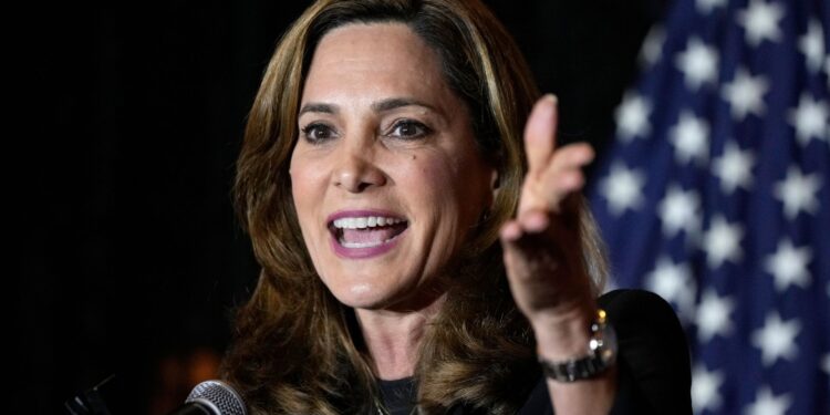 María Elvira Salazar pide justicia para Diosdado Cabello