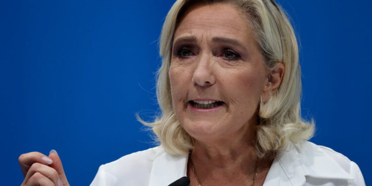 Le Pen advierte sobre precedente de intervención en Venezuela