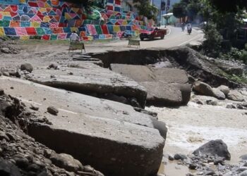 Sacerdote denuncia pagan fondos millonarios por obras viales sin ejecutar en Azua