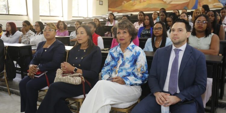 UASD inaugura especialidad en Salud Materno Neonatal
