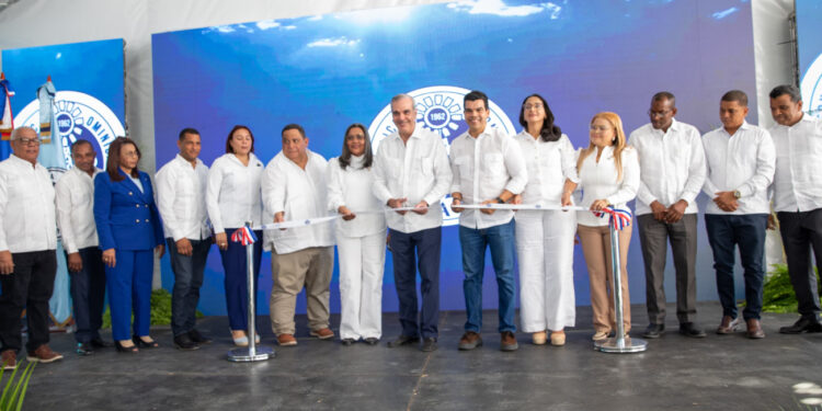 Abinader inaugura ampliación acueducto en Azua