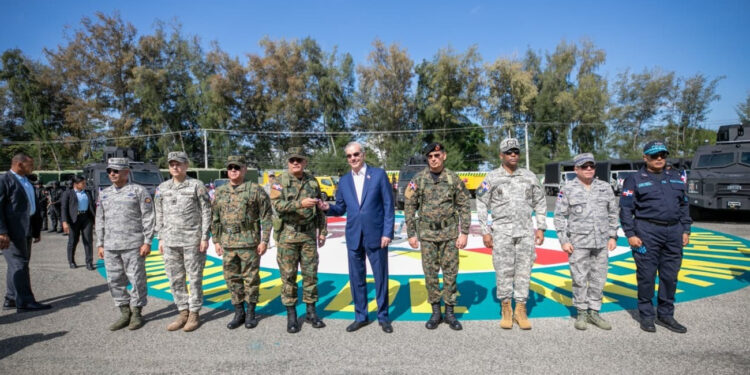 Modernización militar en RD: Abinader entrega blindados FURIA