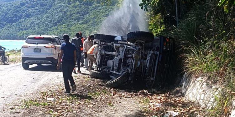 Unidad 911 sufre accidente en el «Derrumbao»