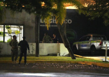 Joven cae al vacío en Ágora Malla