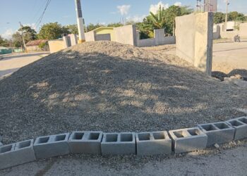 Jóvenes de Mena Abajo protestan por abandono de cancha