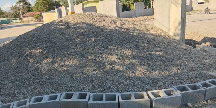 Jóvenes de Mena Abajo protestan por abandono de cancha