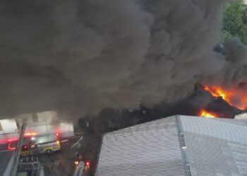 Incendio en fábrica de Haina moviliza al 911 RD