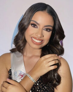 Para Harolyn, representar a la Perla del Sur significa reflejar la gracia, vitalidad y creatividad de esta provincia, mientras honra a su familia y sus raíces.