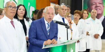 El titular de la Secretaría de Salud del partido Fuerza del Pueblo (FP), doctor Ramón Alvarado, denunció que el sistema de salud dominicano enfrenta serias debilidades estructurales