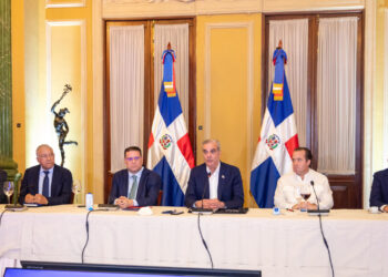 Abinader pacta «blindar» precios de los alimentos