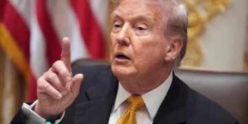 Trump amenaza con ataque potente si Teherán ejecuta «venganza»