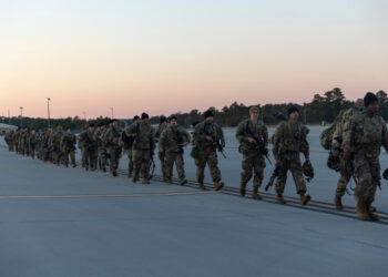 El Pentágono ordena despliegue de paracaidistas en Oriente Medio