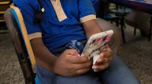 ADP respalda para regular uso de celulares en el aula