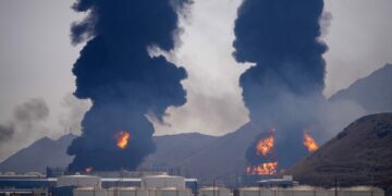 Irán ataca instalaciones petroleras vinculadas a EE. UU.