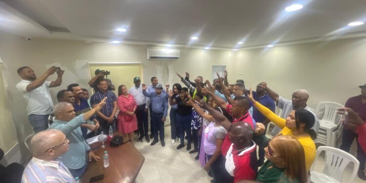 FP juramenta a nuevos miembros en Barahona
