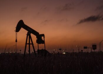 Petróleo cae tras asegurar Trump guerra con Irán “casi terminó”