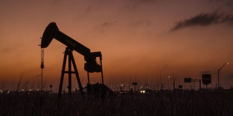 Petróleo cae tras asegurar Trump guerra con Irán “casi terminó”