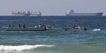 Escoltará petroleros por bloqueo Estrecho de Ormuz