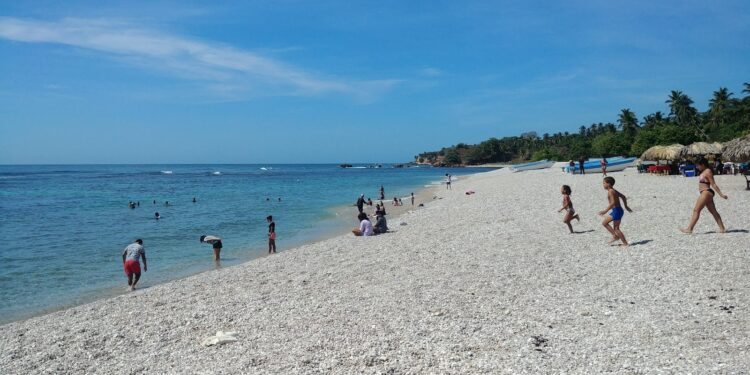 Hombre muere en playa Casita Blanca, Barahona