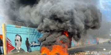 Estudiantes y policías se enfrenta en Duarte