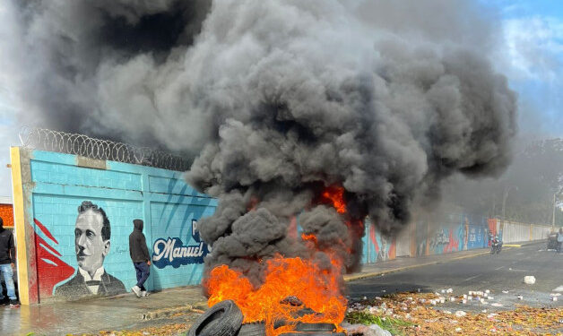 Estudiantes y policías se enfrenta en Duarte