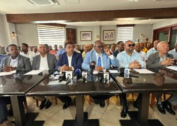 Sector transporte «chancea» al Gobierno: descarta alza pasajes