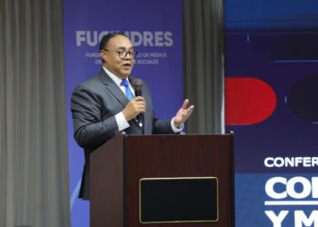 Bautista advierte periodistas que no dominen la IA “estarán ciegos”