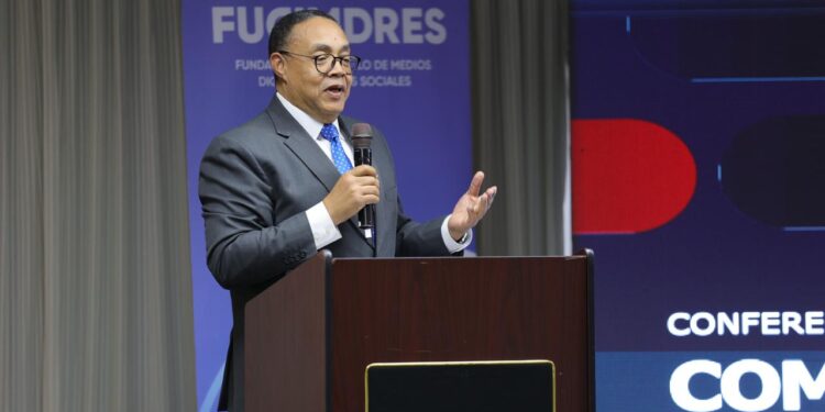 Bautista advierte periodistas que no dominen la IA “estarán ciegos”