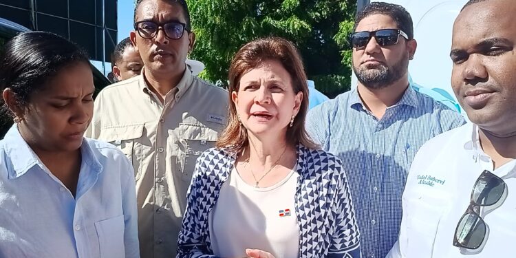 Vicepresidenta Raquel Peña visitó Neyba por los daños ocasiones por las fuertes lluvias en el territorio nacional.