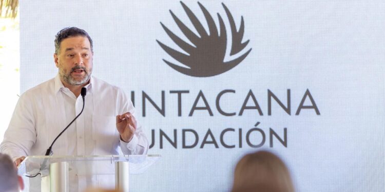 Ministro de Medio Ambiente y Recursos Naturales, Paíno Henríquez