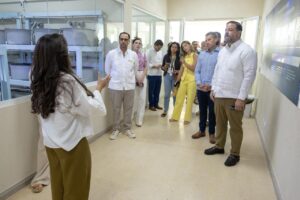 Como parte de la agenda, el ministro realizó un recorrido por las instalaciones junto a Frank Rainieri, Frank Elías Rainieri, Jake Kheel, Ainhoa de León 