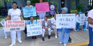 Enfermeros protestan frente del hospital Jaime Mota