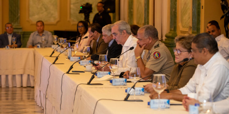 Gobierno en «sesión permanente» ante amenaza de sistema frontal