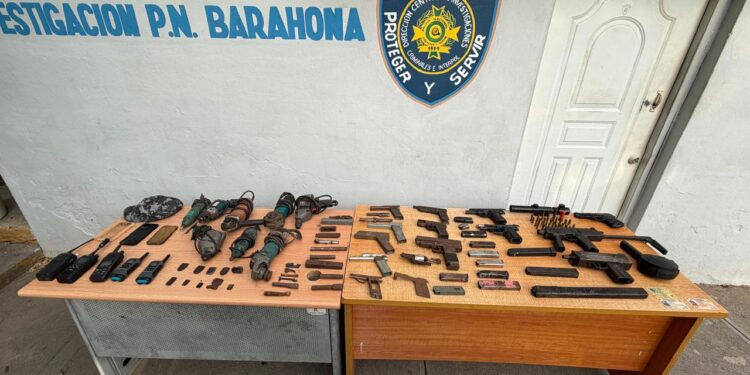 Apresan hombre con «arsenal» de armas en Barahona