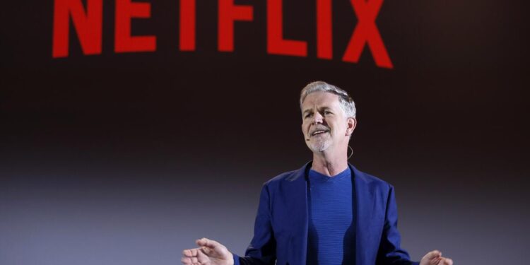 Reed Hastings deja Netflix y acciones caen hasta 9 %