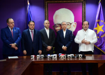 Danilo se reúne con comisión de Abinader