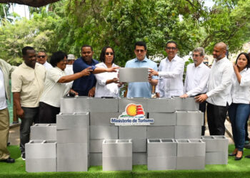 David Collado encabeza inicio de obras en Barahona y Bahoruco